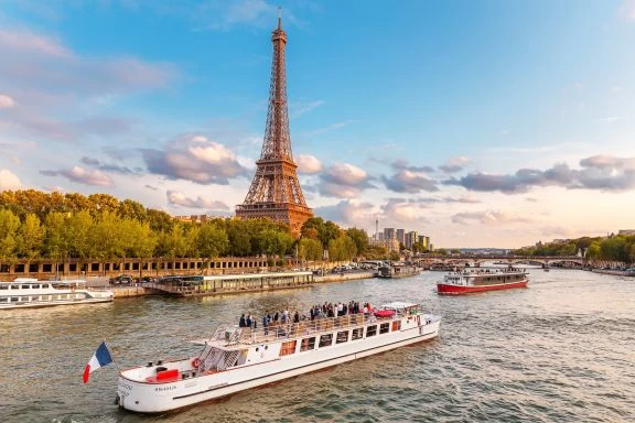 bateaux parisiens 1h sightseeing cruise